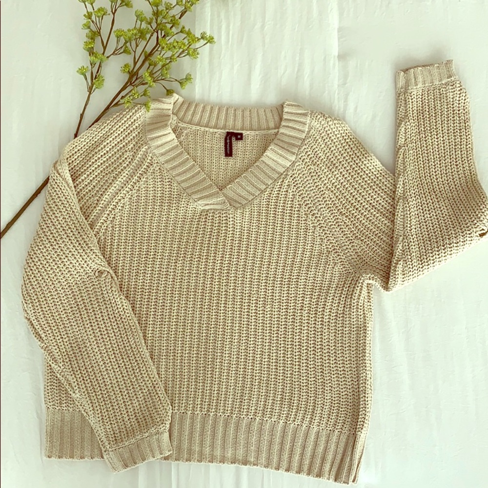 ‼️SOLD‼️Sweater. Slits on the arms. Open shoulder.